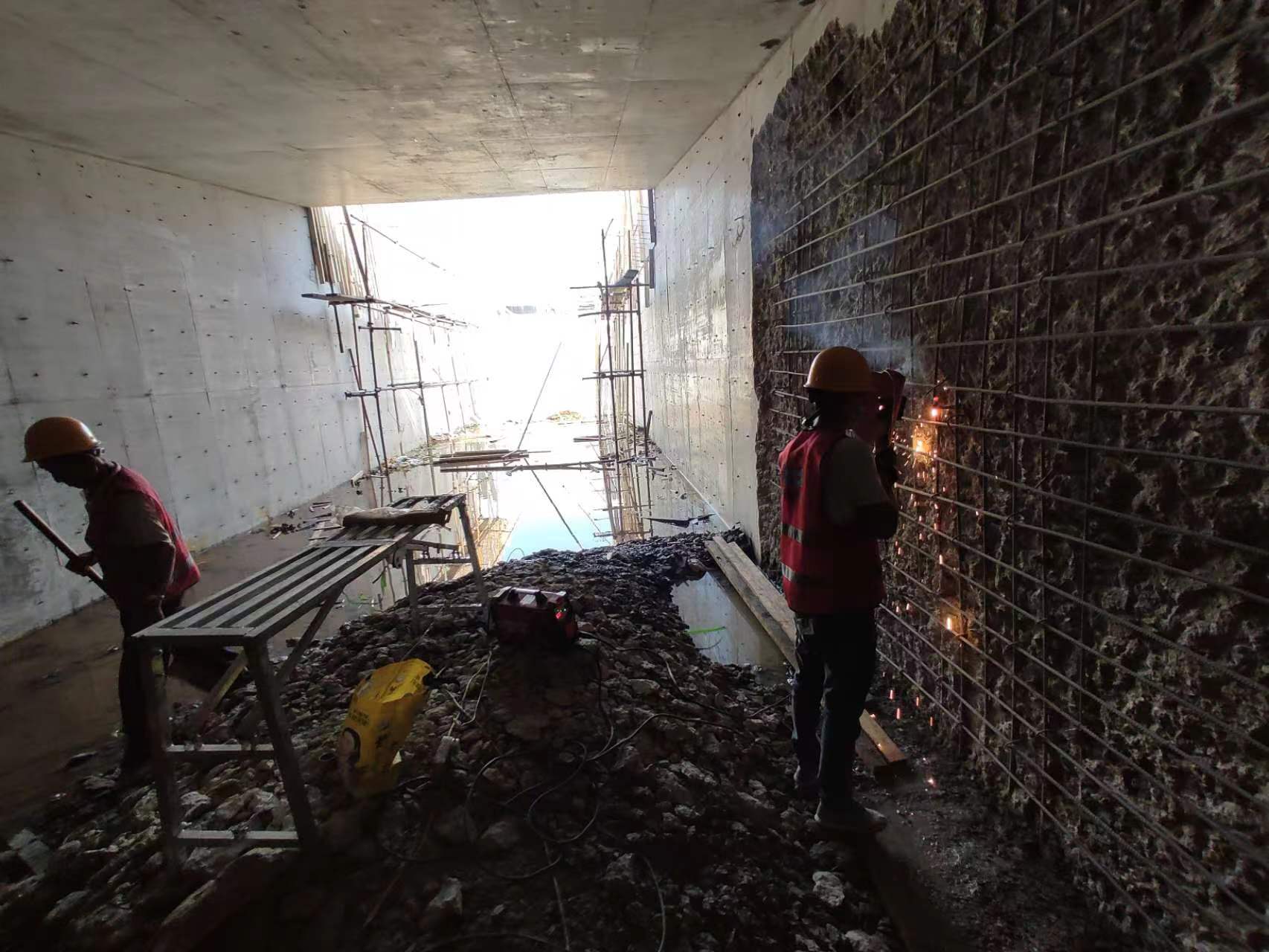 丹东挖断承重墙导致楼体开裂，加固施工方案出炉